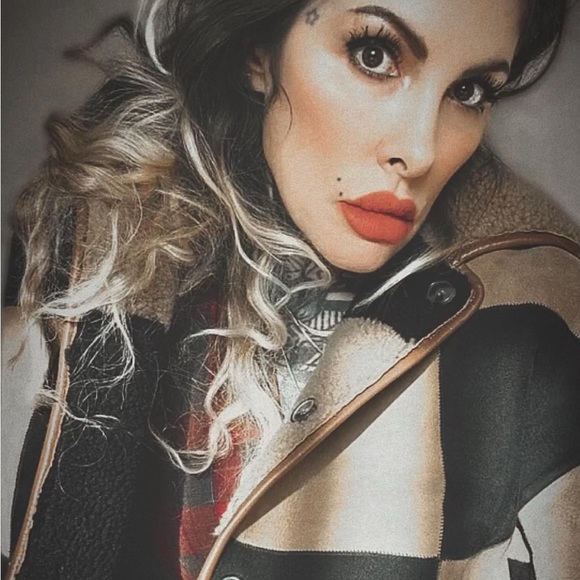 Meet your Posher, Hollis - Picture 1 of 2